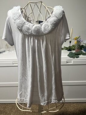Notations White Short Sleeve Scoop Neck Top with Rosette Trim